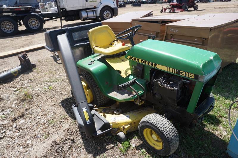 John Deere Model 318 Garden Tractor Lawn Mower With Rear Bagger