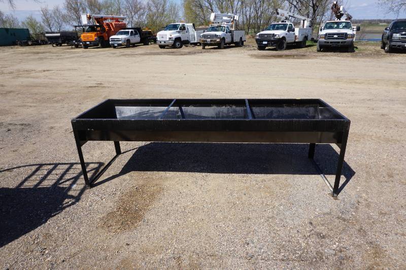 8 Metal Livestock Feeder