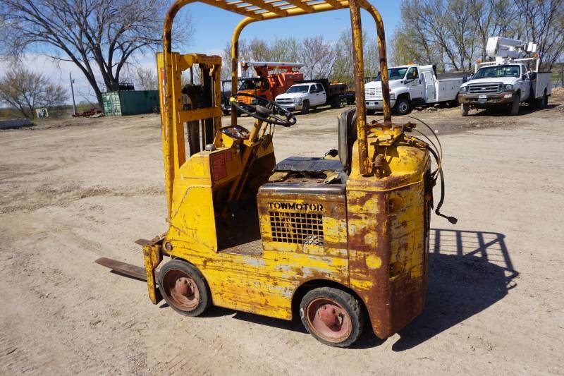 Tow Master Model 422SG2524 Propane Powered Fork Lift