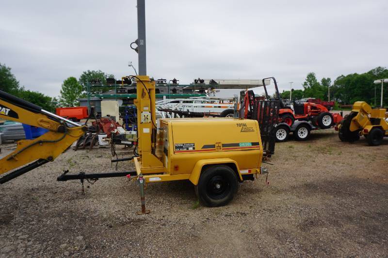 Amida 7000 Series Tow Behind Diesel Powered Light Tower Generator With Hydraulic RaiseLower Telescoping & Rotating Boom