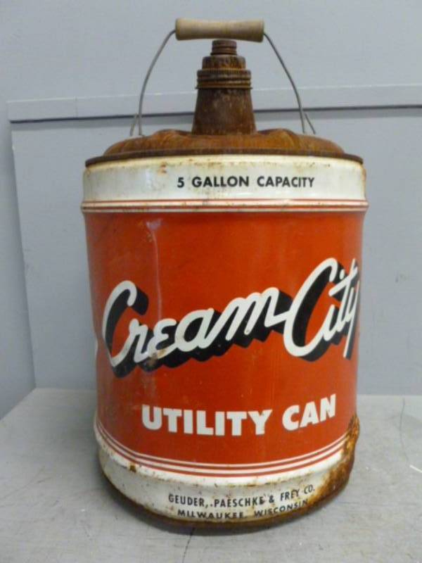 lot 7 image: Vintage Oil Can