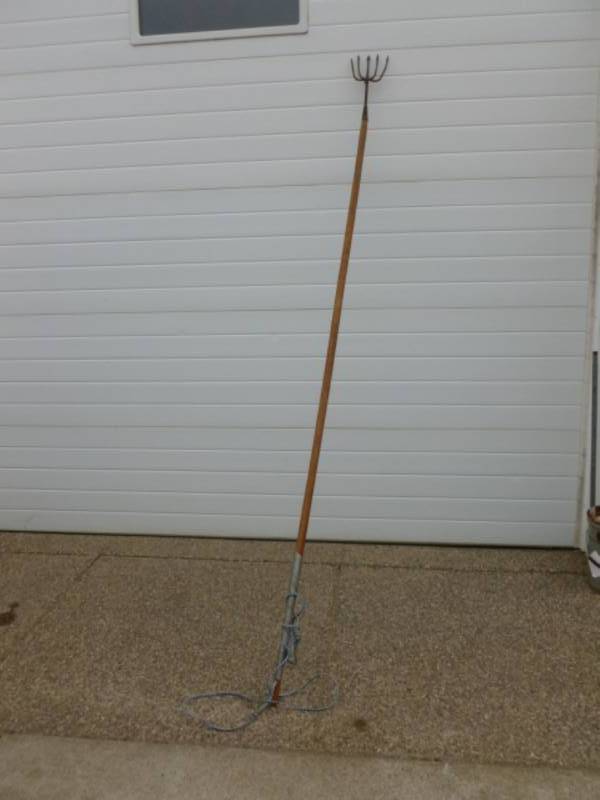 lot 12 image: Vintage River Spear