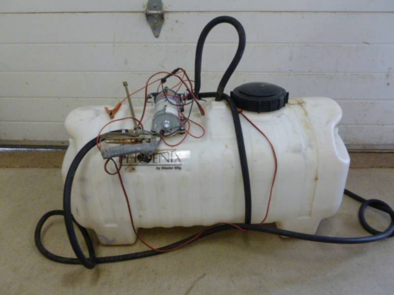 lot 16 image: 12 v Tank Sprayer