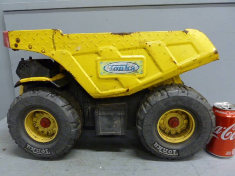 lot 20 image: Tonka Truck