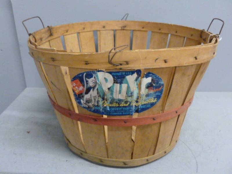 lot 25 image: Vintage Bushel Basket