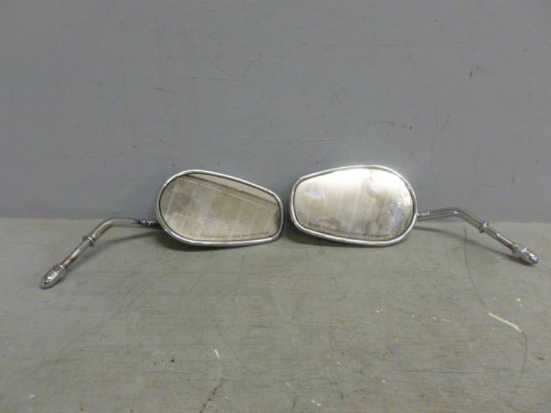 lot 31 image: Harley Davidson Parts