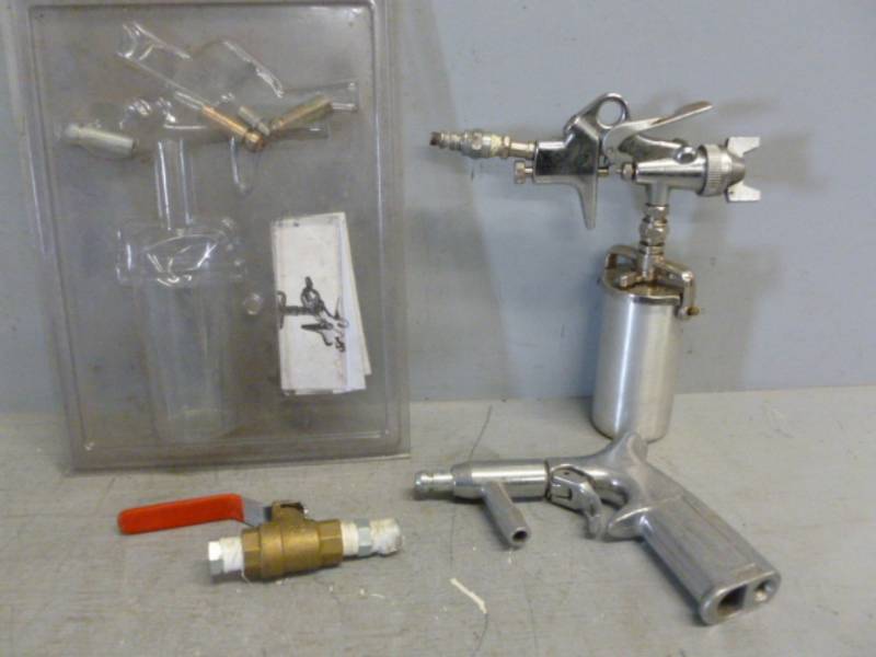lot 75 image: Paint Sprayer