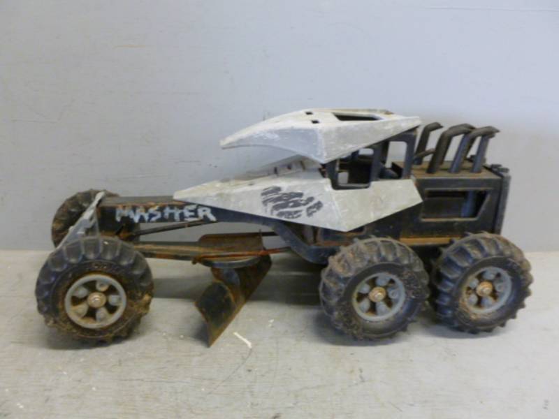 lot 97 image: Tonka