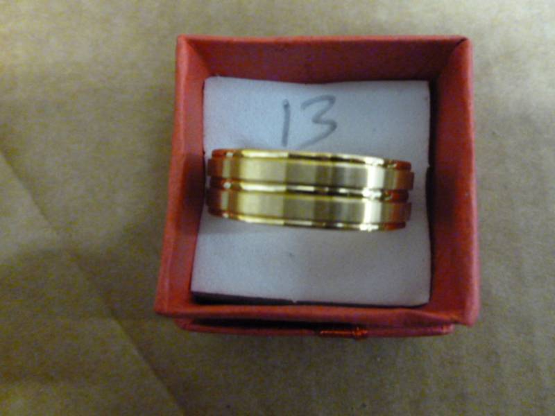 lot 141 image: Mens Ring