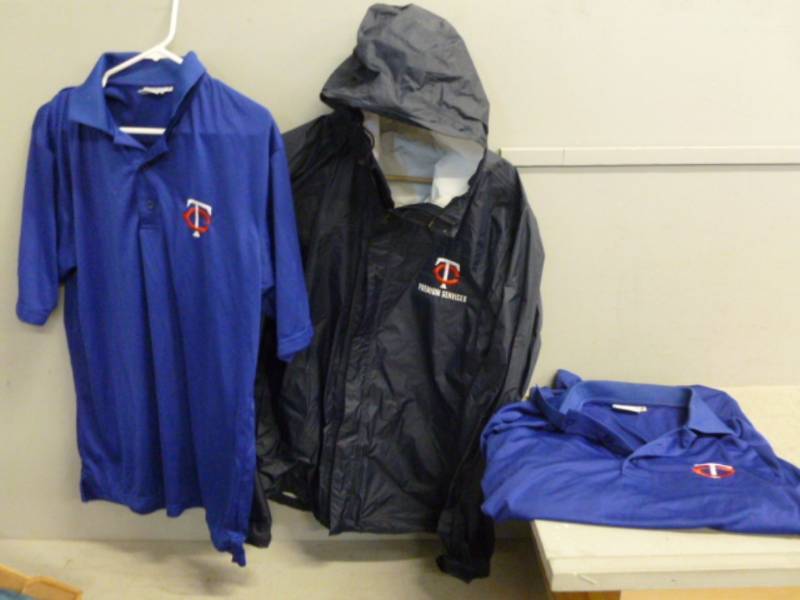 lot 145 image: Minnesota Twins Shirts