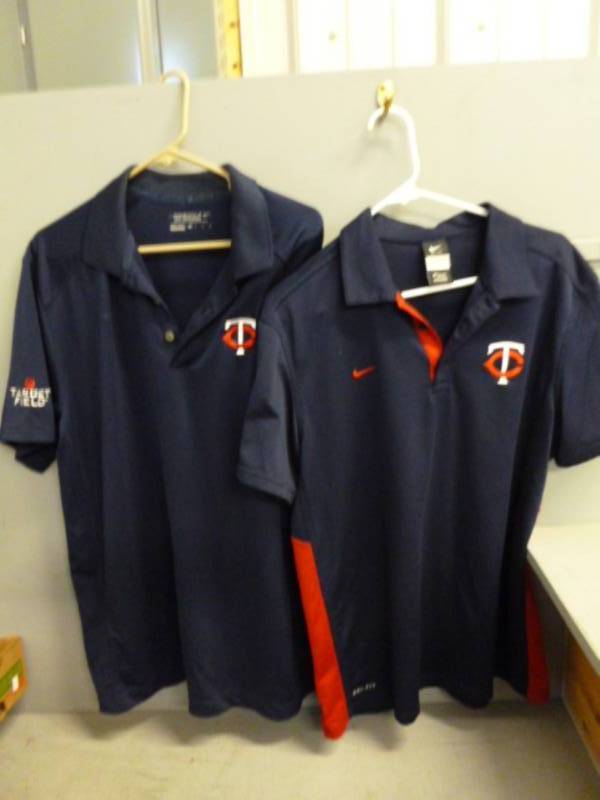 lot 147 image: Minnesota Twins Shirts