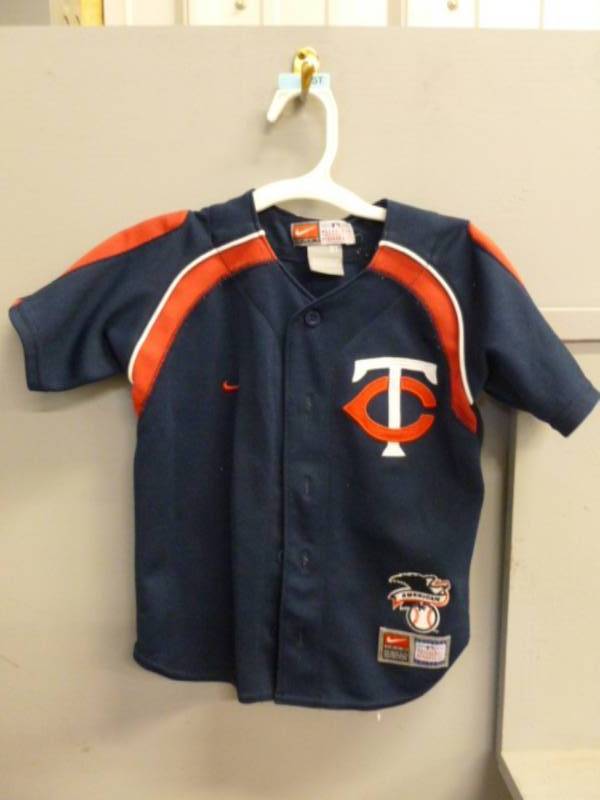 lot 149 image: Minnesota Twins Jersey