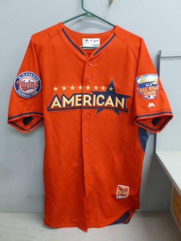 lot 151 image: Minnesota Twins Jersey
