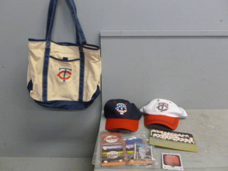 lot 153 image: Minnesota Twins Collectibles