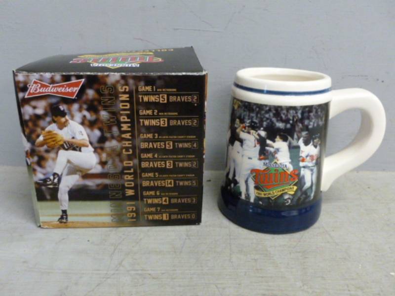 lot 154 image: Minnesota Twins Collectible