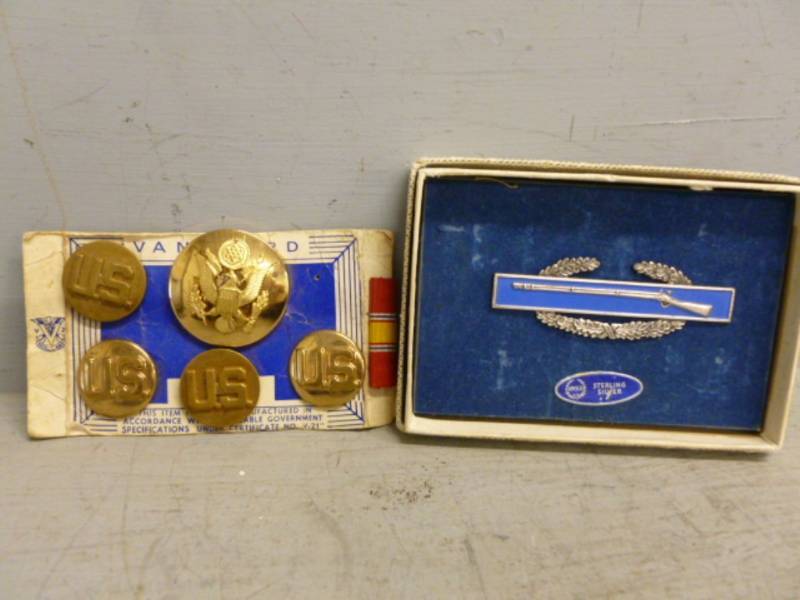 lot 171 image: Vintage Military Items