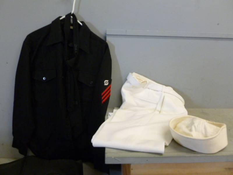 lot 194 image: U.S Navy Uniform