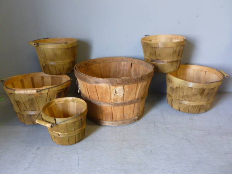 lot 205 image: Vintage Bushel Basket