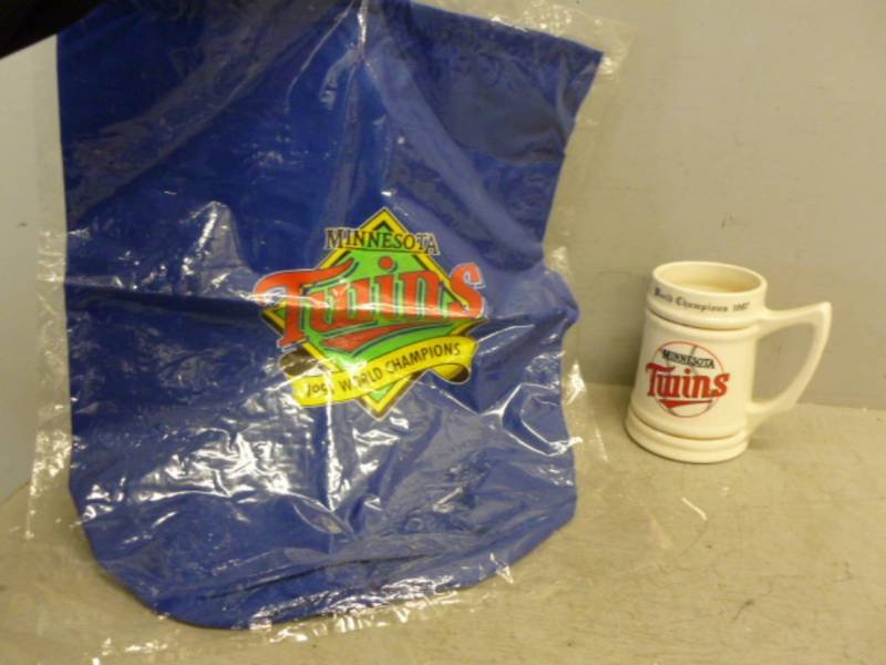 lot 222 image: Minnesota Twins Collectible