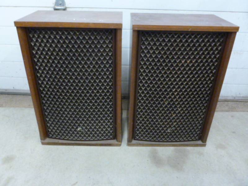 lot 228 image: Vintage Sansui Speakers