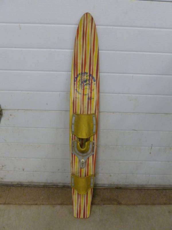 lot 232 image: Vintage Wooden Ski