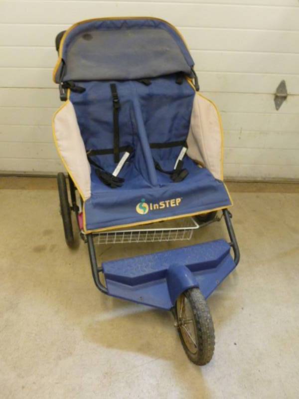 lot 234 image: Running Stroller