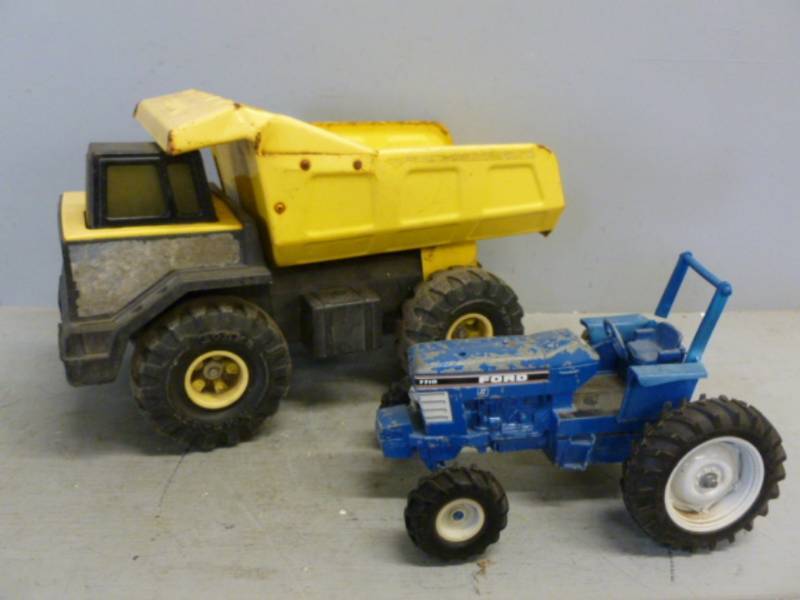 lot 241 image: Tonka Truck