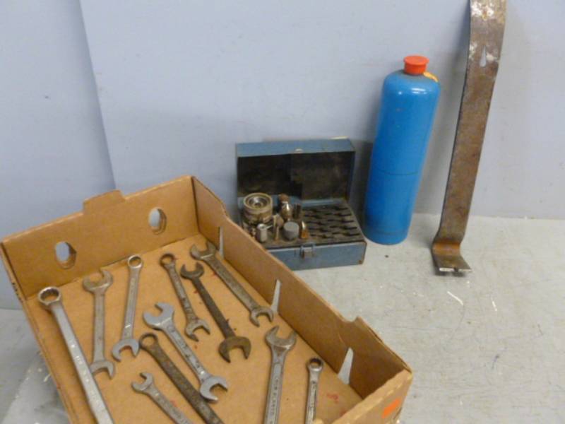 lot 280 image: Router Bits