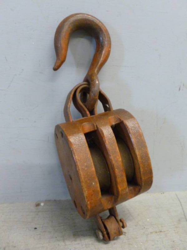 lot 290 image: Vintage Barn Pulley