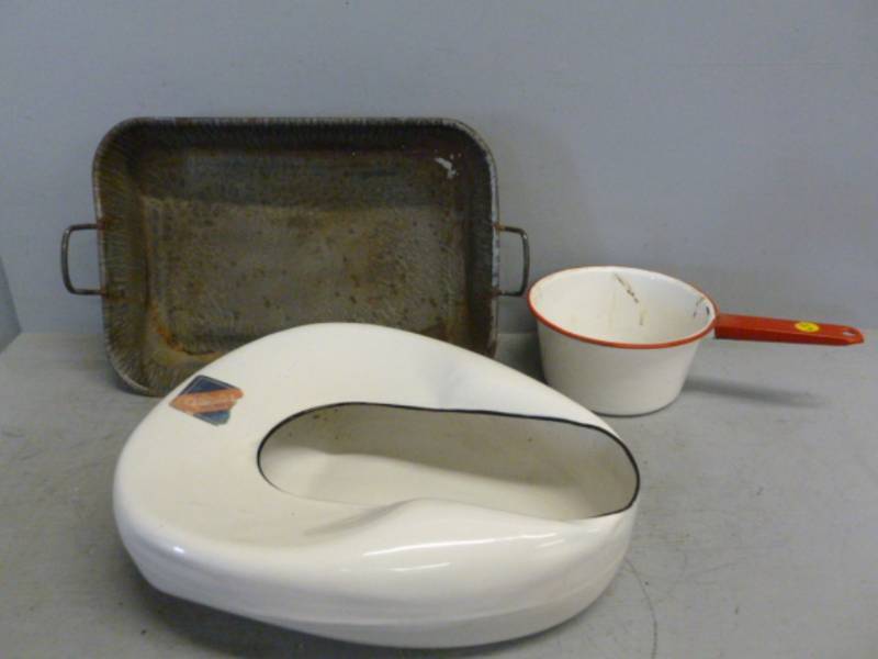 lot 304 image: Vintage Enamelware