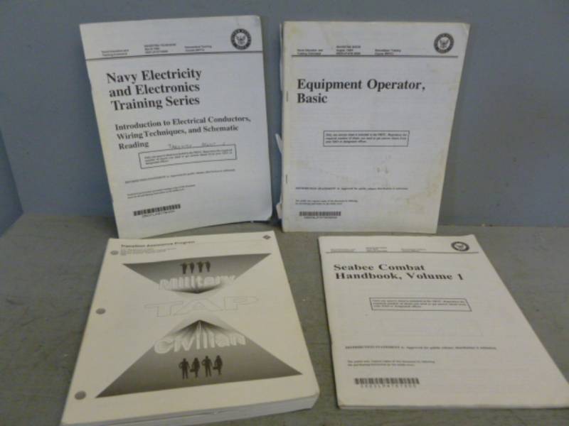 lot 313 image: Military Items