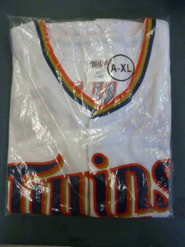lot 321 image: Minnesota Twins Jersey