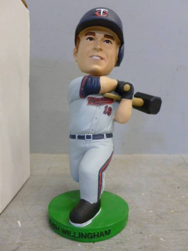 lot 323 image: Minnesota Twins Collectible