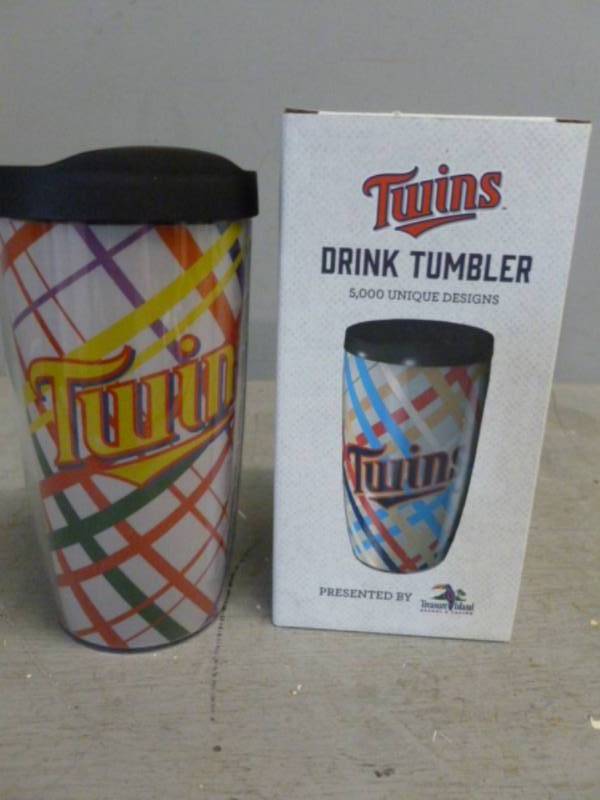 lot 324 image: Minnesota Twins Collectible