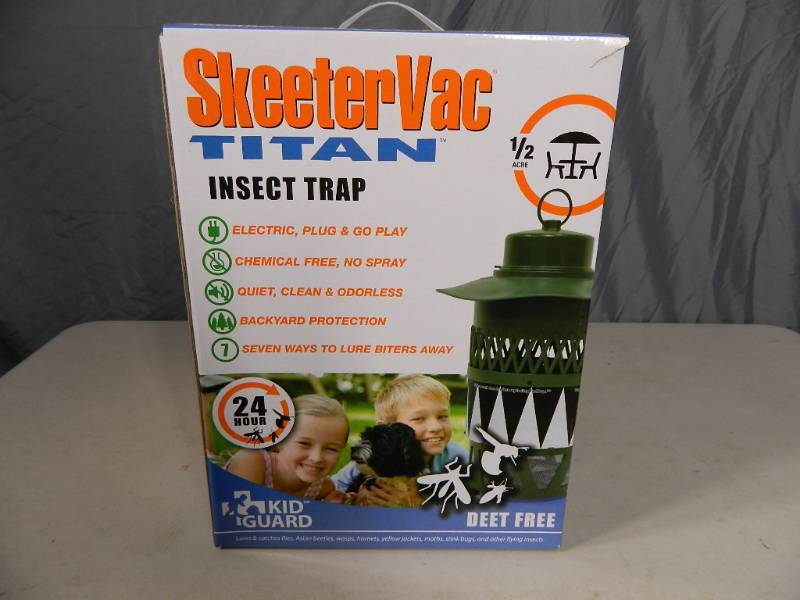 lot 14 image: New SkeeterVac Titan Insect Trap