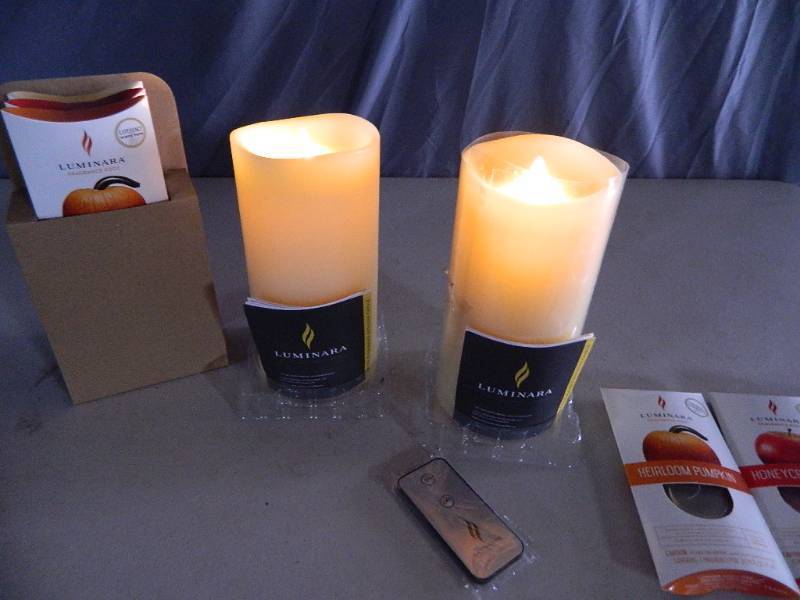 lot 21 image: 2 Scented Luminara Candles with Remote and Scent Pods