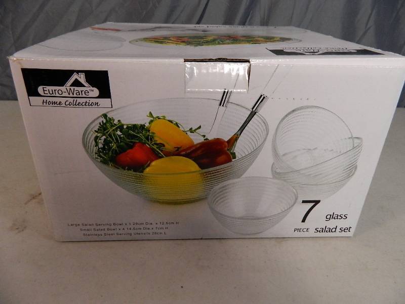 lot 37 image: New 7 Piece Glass Salad Set