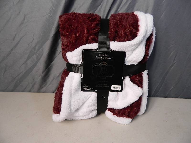 lot 44 image: New Faux Fur Sherpa Super Soft Throw
