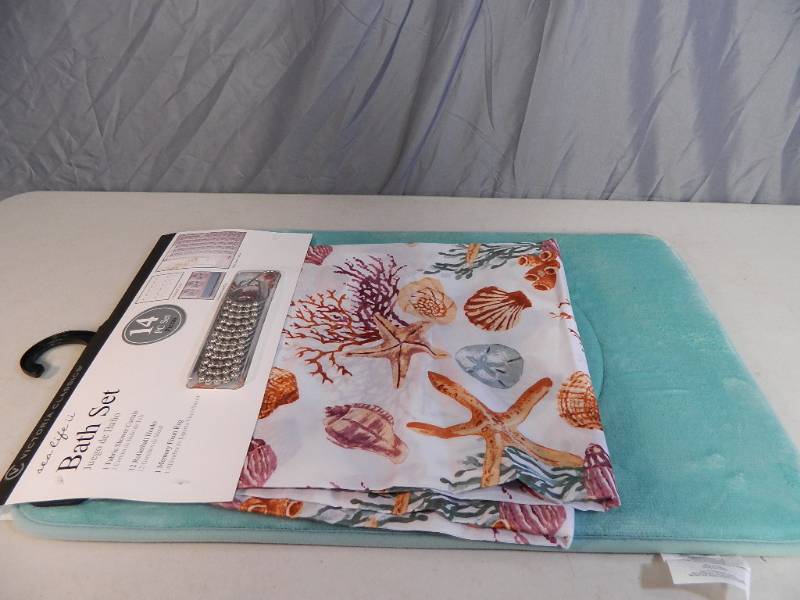 lot 77 image: New 14 Piece Bath Set