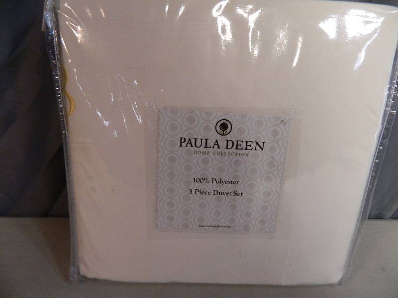 lot 92 image: New Paula Deen 3 Piece Duvet Set