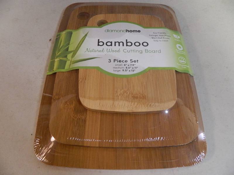 lot 94 image: New Bamboo 3 Piece Cutting Board Set