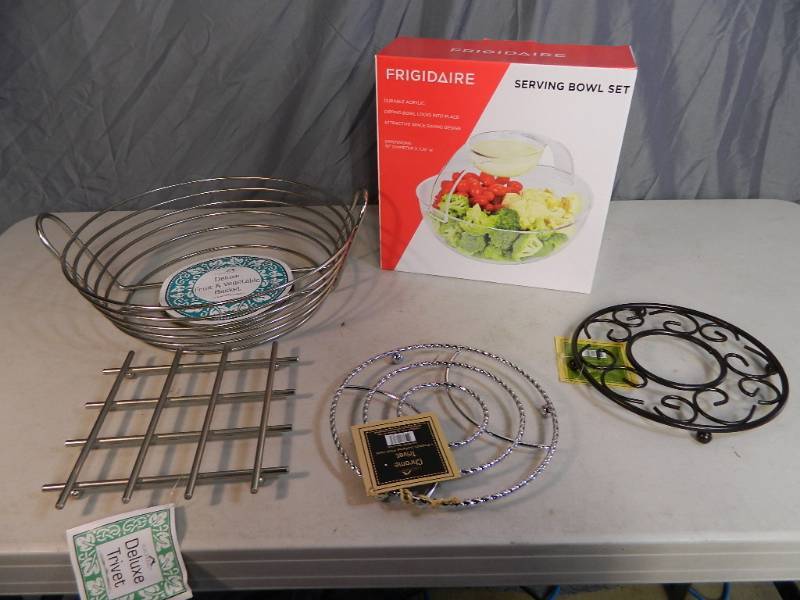 lot 99 image: New Kitchen Items