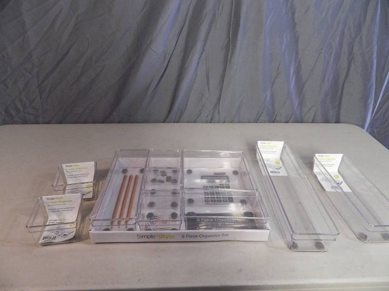 lot 107 image: 10 New Simple and Style Organizers