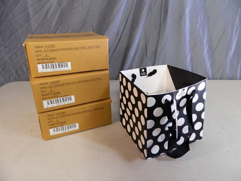 lot 117 image: 3 New Boxes of Oragami Gift Bags