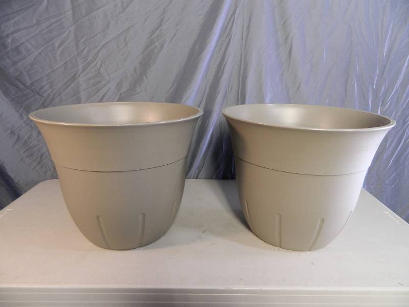 lot 119 image: 2 New Large Suncast Planters