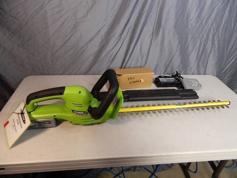 lot 12 image: New 24 Volt Lithium Ion Cordless Hedge Trimmer