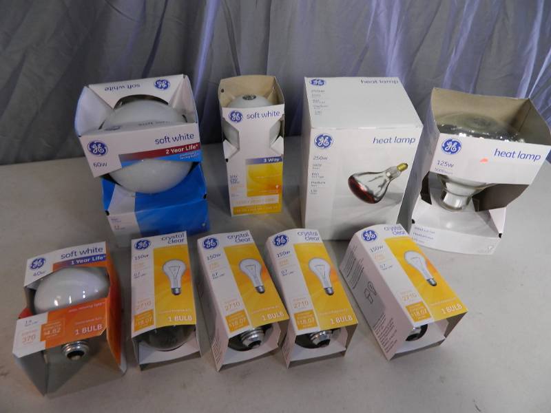 lot 122 image: 9 New Light Bulbs