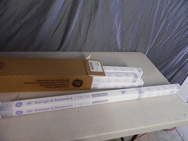 lot 124 image: Case of 6 New 36 inch Fluorescent Bulbs