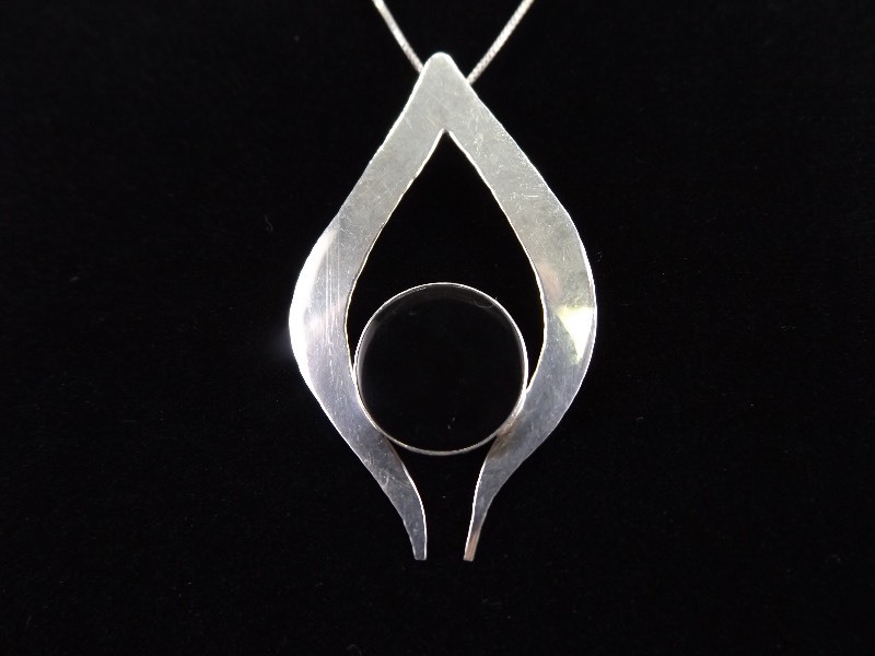 lot 5 image: .925 Sterling Silver Inlayed Onyx Artisan&nbspPendant Necklace