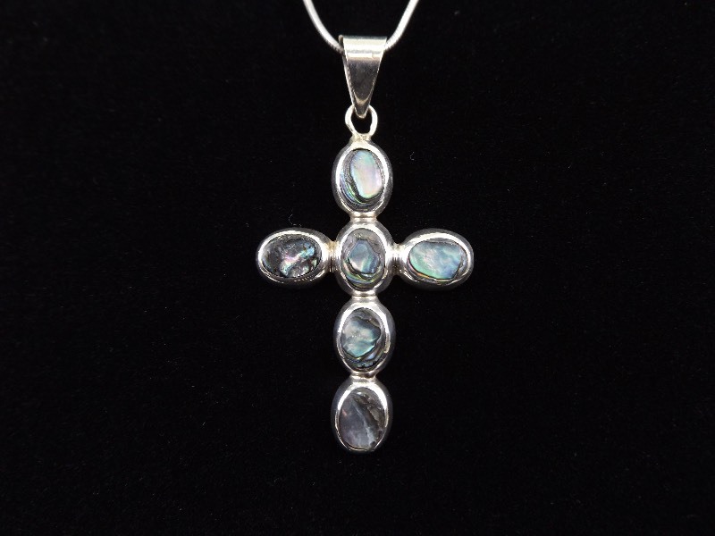 lot 13 image: .925 Sterling Silver Shell Cabochon Cross&nbspPendant Necklace